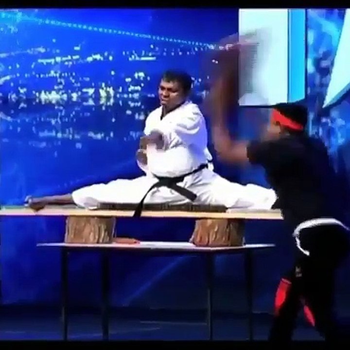 Homem tenta quebrar tijolo com a cabeça e se dá mal.