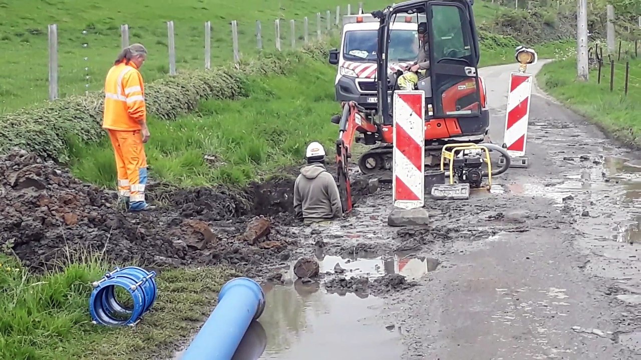Blaton: fuite d'eau rue de l'Epinette