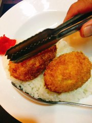 Curry with korokke - Cơm cà ri khoai tây chiên