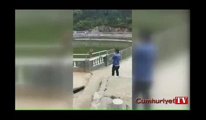 Maymuna yaptığı şaka kötü bitti
