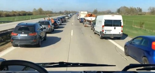 Almanya'da Örnek Yardım Koridoru! Sürücüler, Saniyeler İçinde Ambulansa Yol Açtı