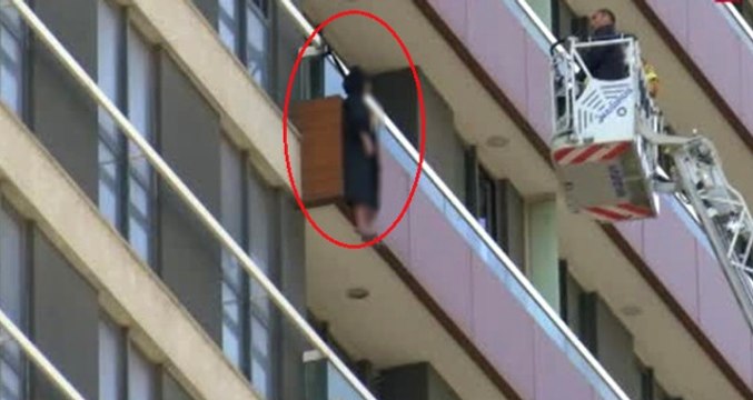 Bayrampaşa'da Ukrayna Uyruklu Genç Kadın Kendini 12. Kattaki Evinin Balkonuna Astı