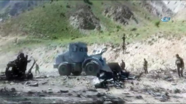 Mühimmat taşınan TIR alev aldı, ulaşıma kapatılan Van-Hakkari karayolu saatler sonra trafiğe açıldı