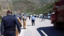 Mühimmat taşınan TIR alev aldı, ulaşıma kapatılan Van-Hakkari karayolu saatler sonra trafiğe açıldı