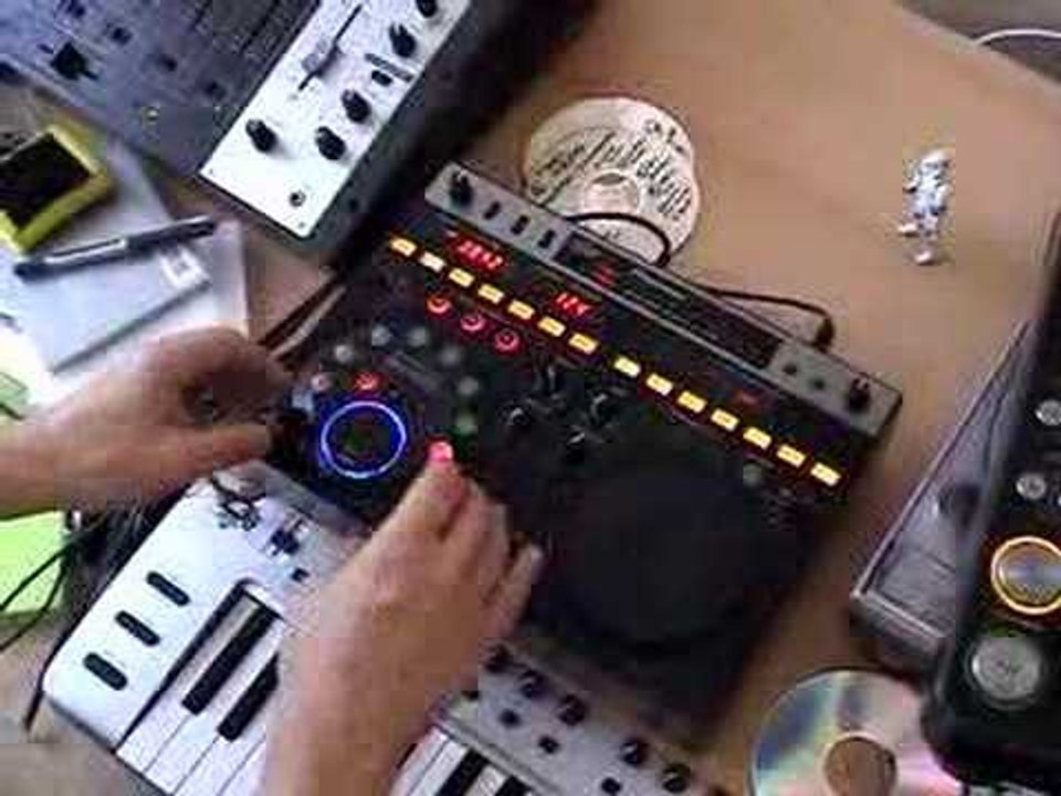 DJmag - James Zabiela DJ Tricks -  02