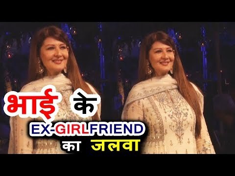 Salman Khan की EX Sangeeta Bijlani पोह्ची Lakme Fashion Week 2018 पर | LFW Day 01