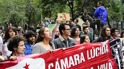 Mexicanos piden esclarecer asesinato de tres estudiantes