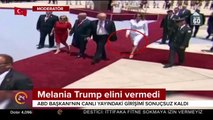 Melania Trump elini vermedi