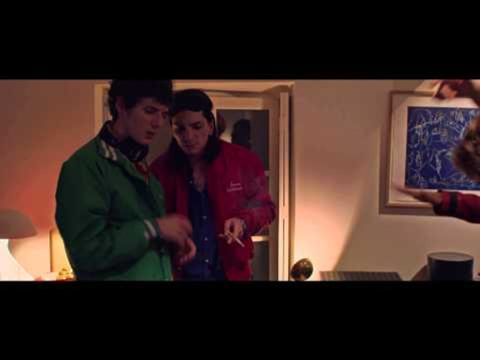 EDEN FILM OFFICIAL TEASER : Daft Punk spin 'Da Funk' (House party scene)
