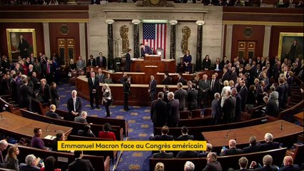 Avant le début de son discours, Emmanuel Macron a été applaudi pendant de longues minutes.