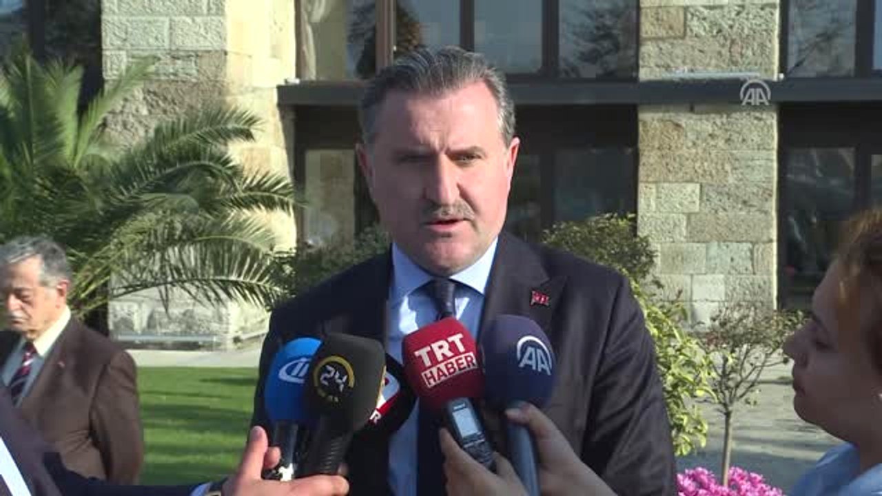 Bakan Bak: "(Tff'nin Derbi Kararı) Türk Futbolu İçin Hayırlı Olsun"