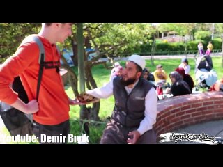 Bağcılarda Çiğköfteyi Yılan Etiymiş Gibi Yedirmek