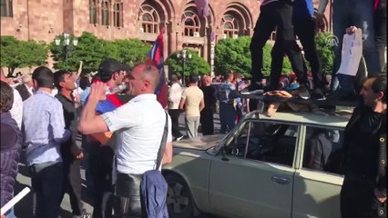 Ermeniler, Başbakan Sarkisyan'ın istifasından sonra tekrar sokaklarda (3) - ERİVAN