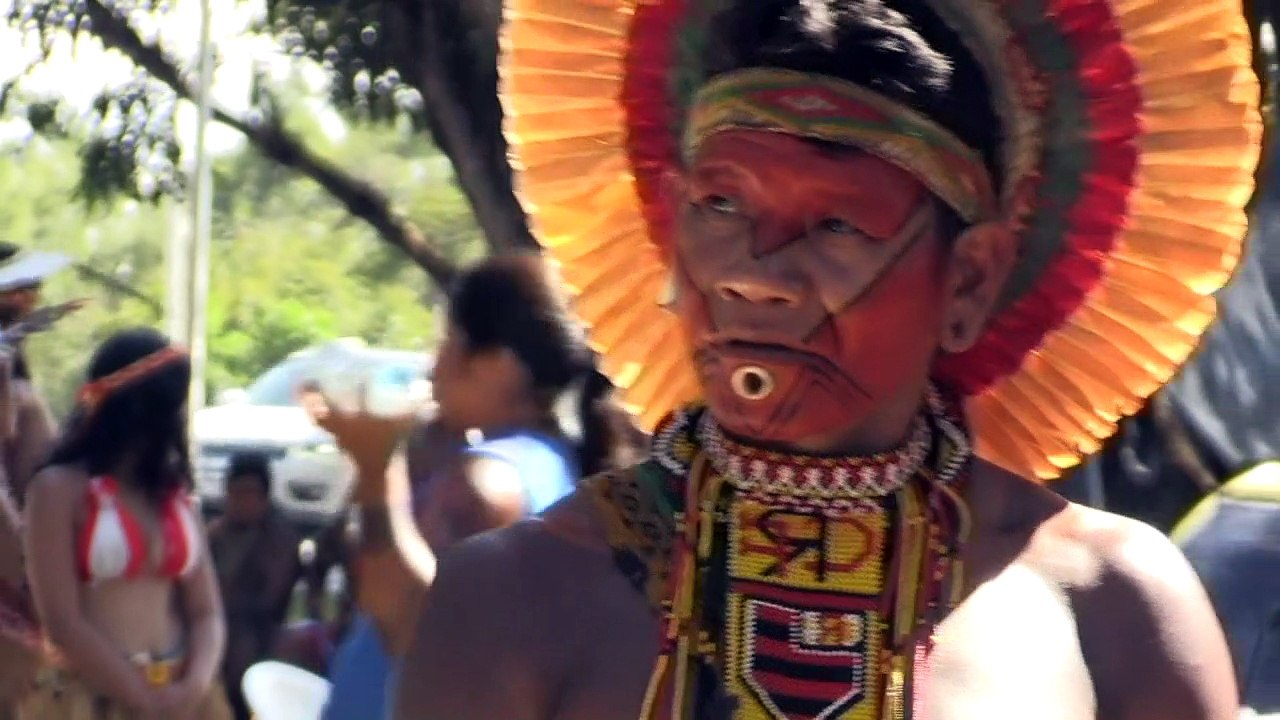 Indígenas protestam em Brasília