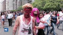 Colorida y aterradora marcha de zombis en Buenos Aires