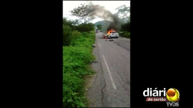 Internauta registra vídeo minutos após grave acidente que matou casal em Cajazeiras