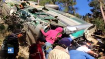 Autobús cae a barranco en Guatemala y deja al menos 19 muertos