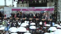 Cientos de parejas contraen nupcias en el zócalo de la Ciudad de México