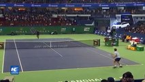 Tenista Albert Ramos derrota a campeón defensor Roger Federer en Masters de Shanghai