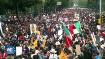 Marchan miles en Ciudad de México a un año de la desaparición de 43 estudiantes