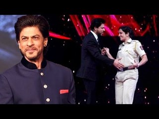 Shahrukh Khan DANCES With Woman Police Officer | Umang 2016