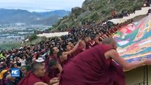 Creyentes budistas celebran Festival de Shoton en el Tibet
