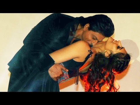 Shahrukh Khan ROMANCES With Kriti Sanon @ Gerua Song Launch | Dilwale