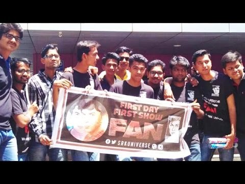 Fan Movie | SRK's Fans Go Berserk Outside Theatres!