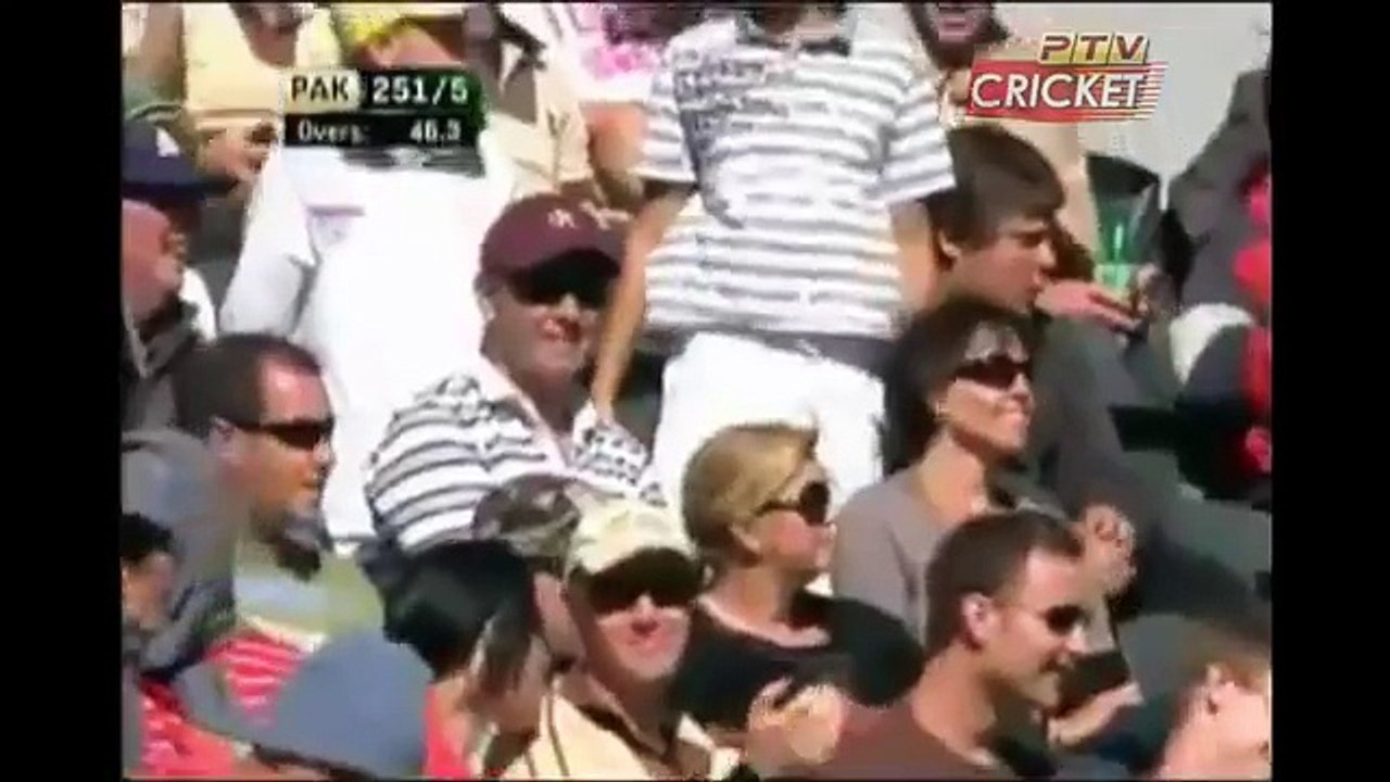 Shahid Afridi Destroy New Zealand Bowling Atack After Injured