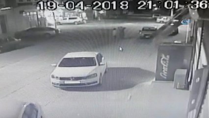 Motosikletli kapkaççılar güvenlik kamerasında