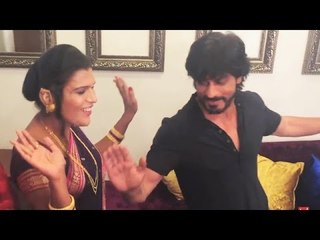 Shahrukh Khan DANCES With Transgender | Fan Promotion