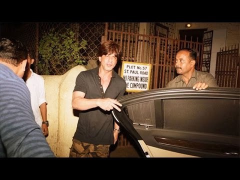 Shahrukh Khan DUBS For Raees | Spotted Outside Recording Studio