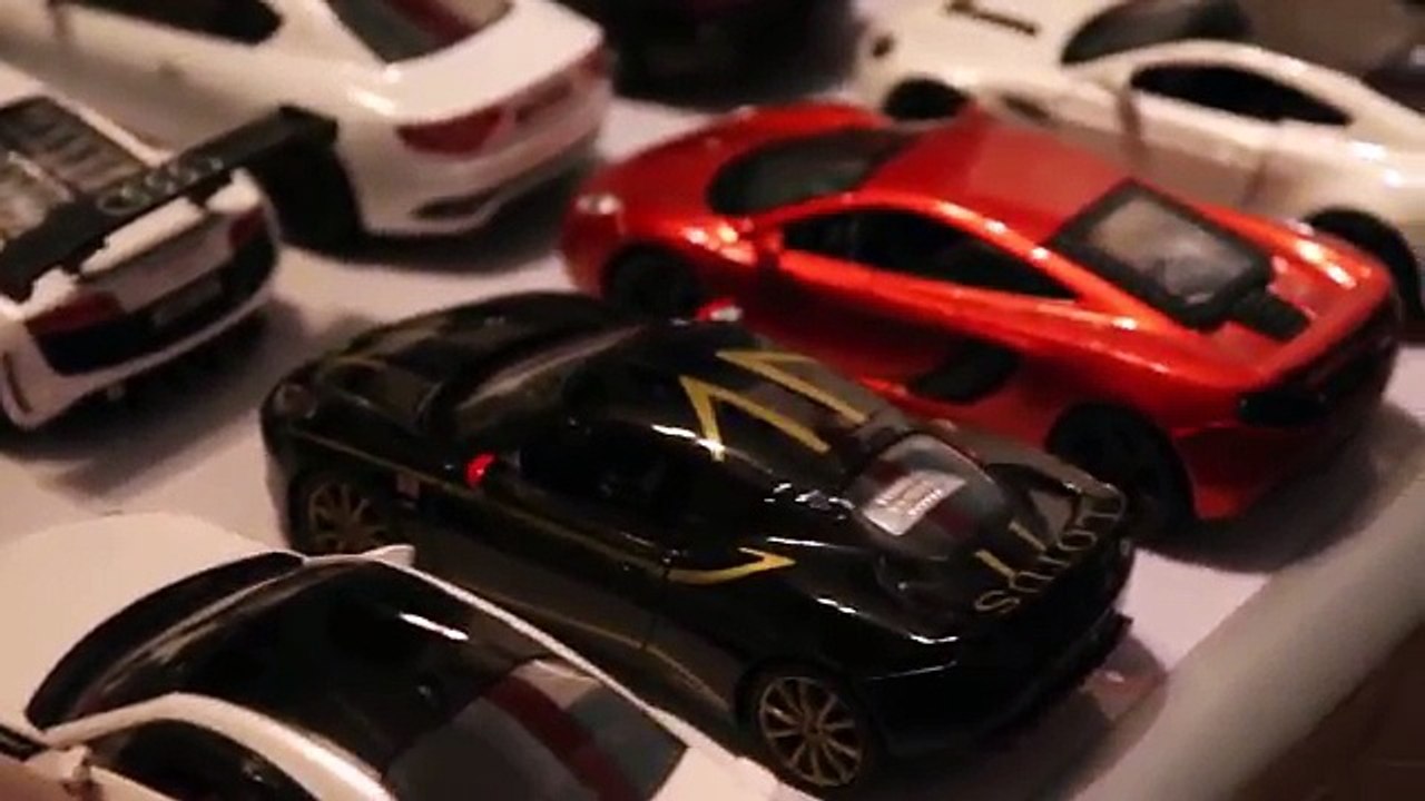 1:24 Scale Diecast Model Car Collection