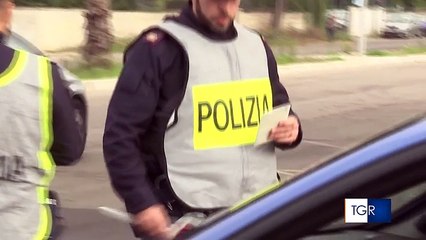 Puglia: assalto nell'ipercoop mentre i clienti passeggiano per rapinare una gioielleria, il video girato dalle telecamere a Taranto