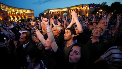 Arménie : manifestation de soutien à Nikol Pachinian, la crise politique s'aggrave