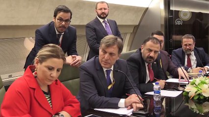 Başbakan Yıldırım, uçakta gazetecilerle sohbet etti