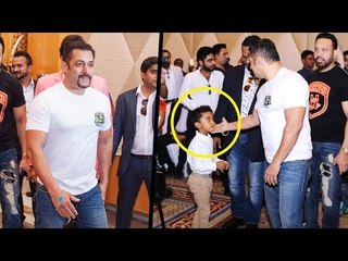 Salman Khan With Little Fan At Freaky Ali Dubai Promotion