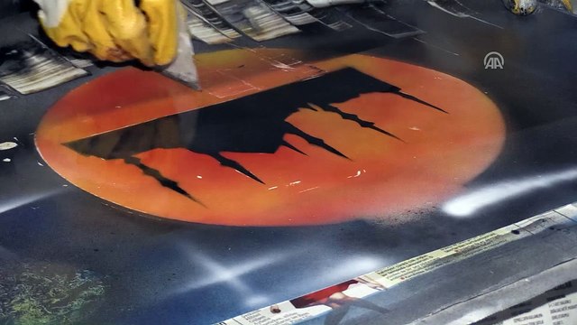 Sprey boyalarla hayallerini resmediyor - KARS