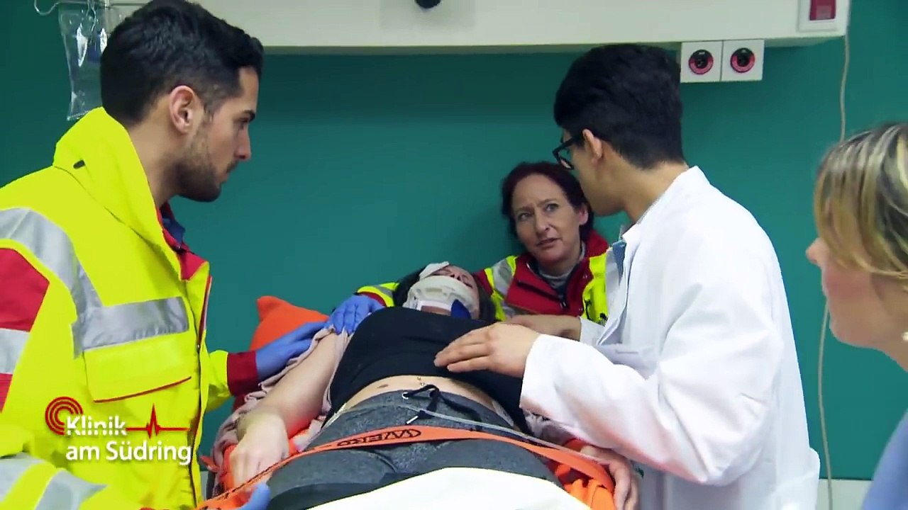 "Wo ist mein Kind?": Panische Mutter gelähmt nach LKW-Unfall | Klinik am Südring | SAT.1 TV