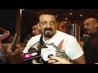 Download Video: Sanjay Dutt Spotted At Mumbai Airport