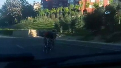 Bisikletli gençler ölüme davetiye çıkardı