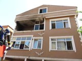 Ataşehir'de 3 Katlı Binanın En Üstü Katı Alev Alev Yandı: 1 Ölü, 3 Yaralı