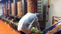 Regardez un peu la taille des ces broches à Kebab... Le rêve