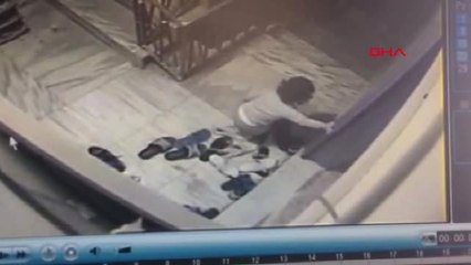 Adana Sabaha Karşı Yolda Bulunan Minik Asım, Annesine Teslim Edildi