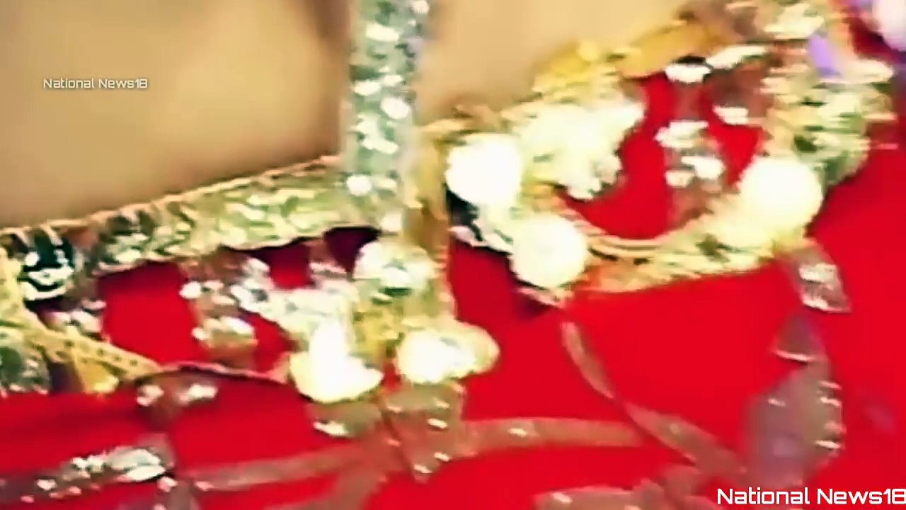 देखिए क्या होता है हेरोइनो का हाल मेकप करते समय  Bollywood Actresses Makeup Rooms Behind the Scene