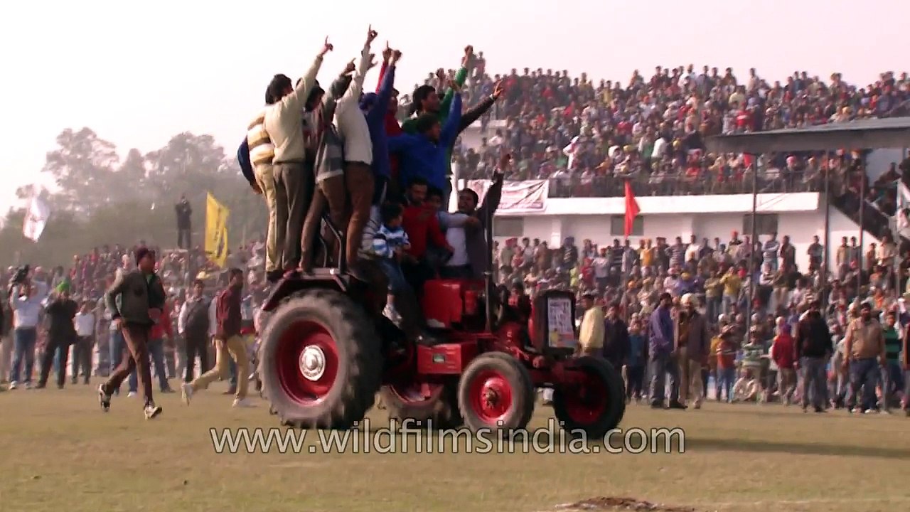 Crowded Tractor ride in India