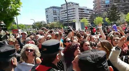Protestas a las puertas de la Audiencia de Navarra tras conocerse la condena a La Manada
