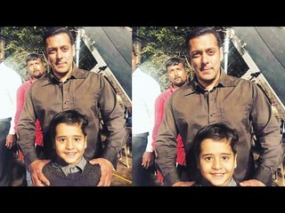 Salman Khan Poses With Small Fan !