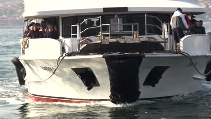 Öğrenciler 'çocuk İstismarına Dur' Demek İçin Kitapçık Dağıttı