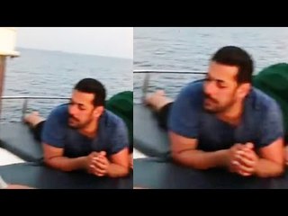 Salman Khan CHILLS On Yach In Maldives | VIDEO Goes Viral